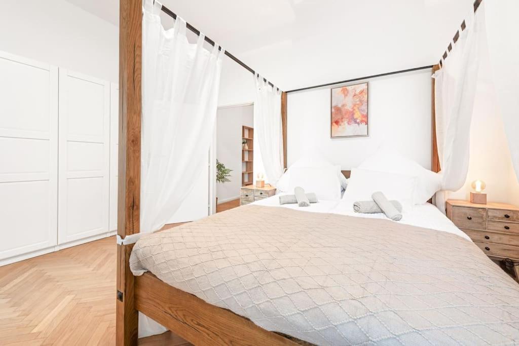 Apartment Cozy In Quiet Location, Fast Train Station 100m Away, Contactless Check-in Wien