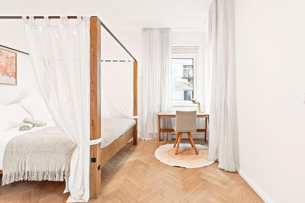 Cozy In Quiet Location, Fast Train Station 100m Away, Contactless Check-in Wien