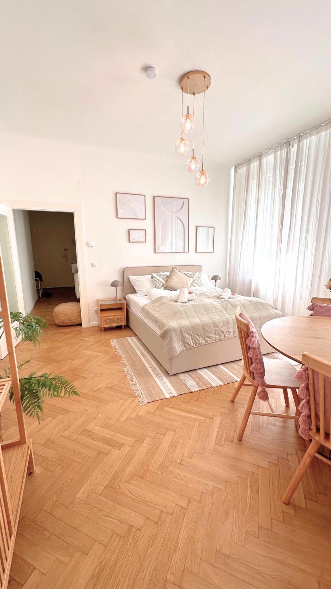 Cozy In Quiet Location, Fast Train Station 100m Away, Contactless Check-in Wien