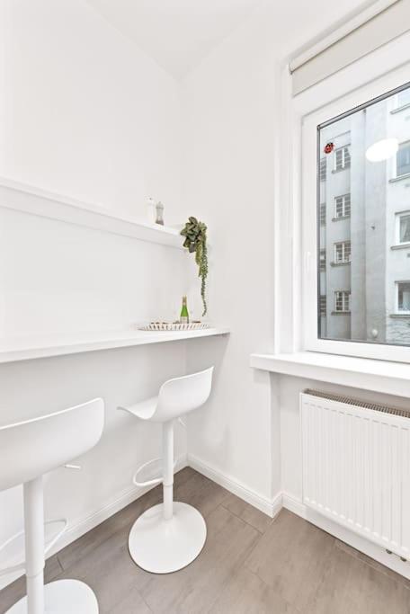 Cozy In Quiet Location, Fast Train Station 100m Away, Contactless Check-in Apartment *